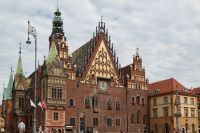 Zdjęcie przedstawia Ratusz na Rynku wrocławskim 