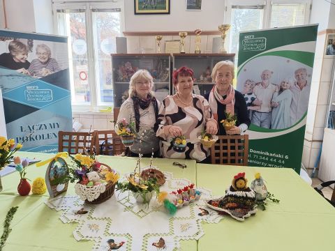 Wielkanocny stół w rękach Aktywnych Wrocławianek.