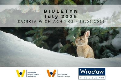 Zimowe zdjęcie lasu pokrytego śniegiem na pierwszym planie młody zając.