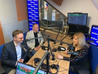 Na zdjęciu Kamila Polańska, Tomasz Wiśliński, Bartłomiej Silkowski w studiu Radia Rodzina.