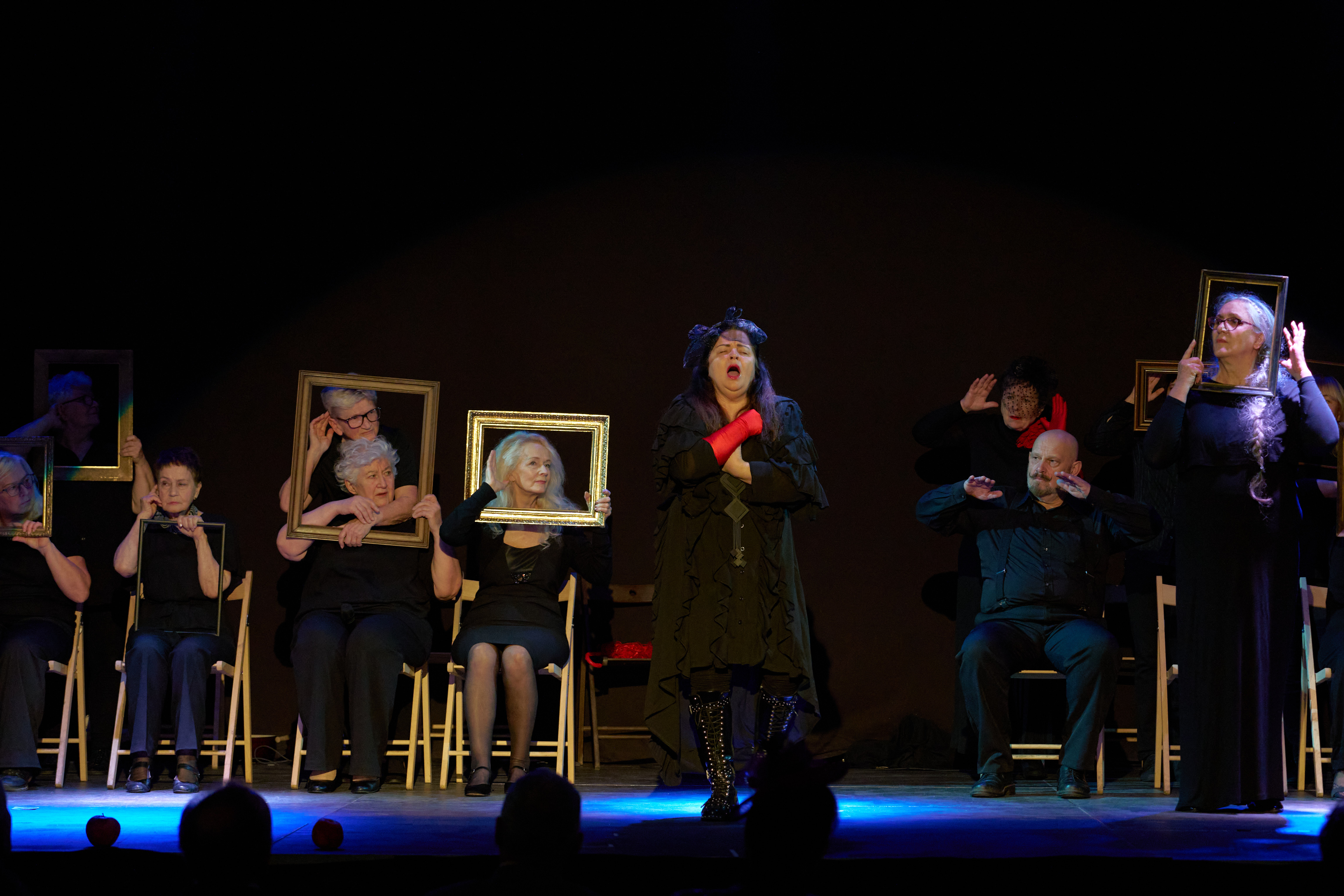 Zespół Teatrum Est – teatr prowadzony przez Zbigniewa Szymczyka.