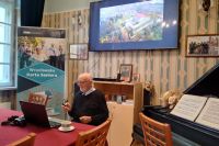 na zdjęciu seniorzy w trakcie wykładu