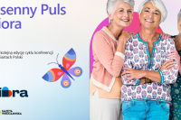 Plakat na którym są po prawej stronie trzy uśmiechnięte seniorki.