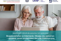 Plakat z seniorką i seniorem przed komputerem.