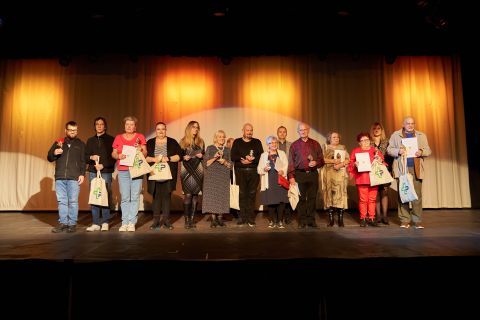 Na zdjęciu na scenie  laureaci Przeglądu Kabaretów i Pantomim 2025. 