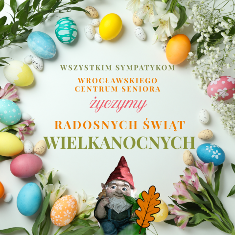 Kartka Wielkanocna. Jajka kolorowe ułożone na stole w wieniec przeplatany kwiatami na froncie krasnal z liściem dębu. 