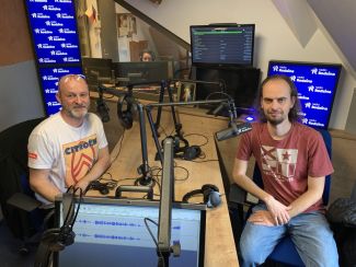 Na zdjęciu: Jan Jerzmański, autor prac oraz Grzegorz Stadnik, mieszkaniec Księża