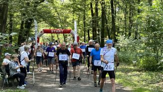Na zdjęciu seniorzy wystartowali w biegach