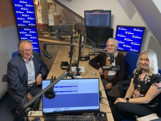 Na zdjęciu: Aniela Złotkowska, Jerzy Grygiel, Marzena Kegel z Klubu Seniora Nazaret