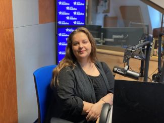 Na fotografii Małgorzata Grączewska. Zdjęcie ze studia Radia Rodzina..