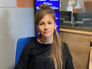 Małgorzata Konieczna na zdjęciu w studiu Radia Rodzina.