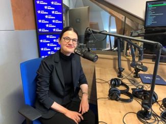 Pani dr geriatra w studiu radiowym.