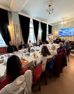 Kamila Polańska prowadzi wykład dla uczestników szkoły liderów.