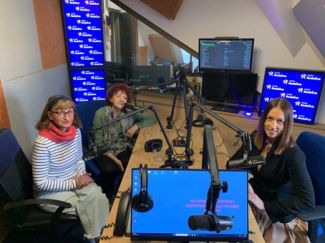 Aleksandra Szermach i dwie Seniorki w radiu Rodzina.