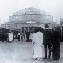 zdjęcie czarnobiale hala stulecia