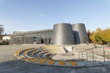 Zdjęcie budynku Centrum bajki do wystawy Ruch tektoniczny