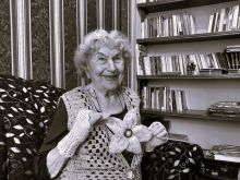 Na zdjeciu Izabela Król poetka, artystka z grupy Panie Niespodzianki przy Wrocławskim Centrum Seniora.