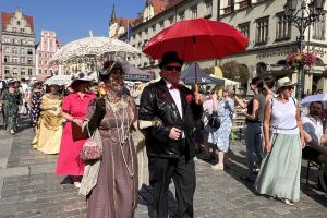 Na zdjęciu na scenie: Irena Nocula, Mirosław Siwek