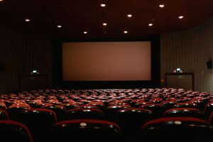 Na grafice sala kinowa do wydarzenia Porozmawiajmy o wrocławskich kinach. 
