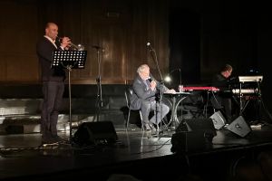 Znak Pokoju. Spektakl słowno-muzyczny z udziałem Andrzeja Grabowskiego i artystów muzyków.