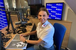 Psychogerontolog podczas nagrania wywiadu.