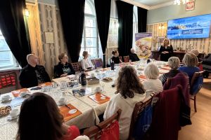 Kamila Polańska prowadzi wykład dla uczestników szkoły liderów.